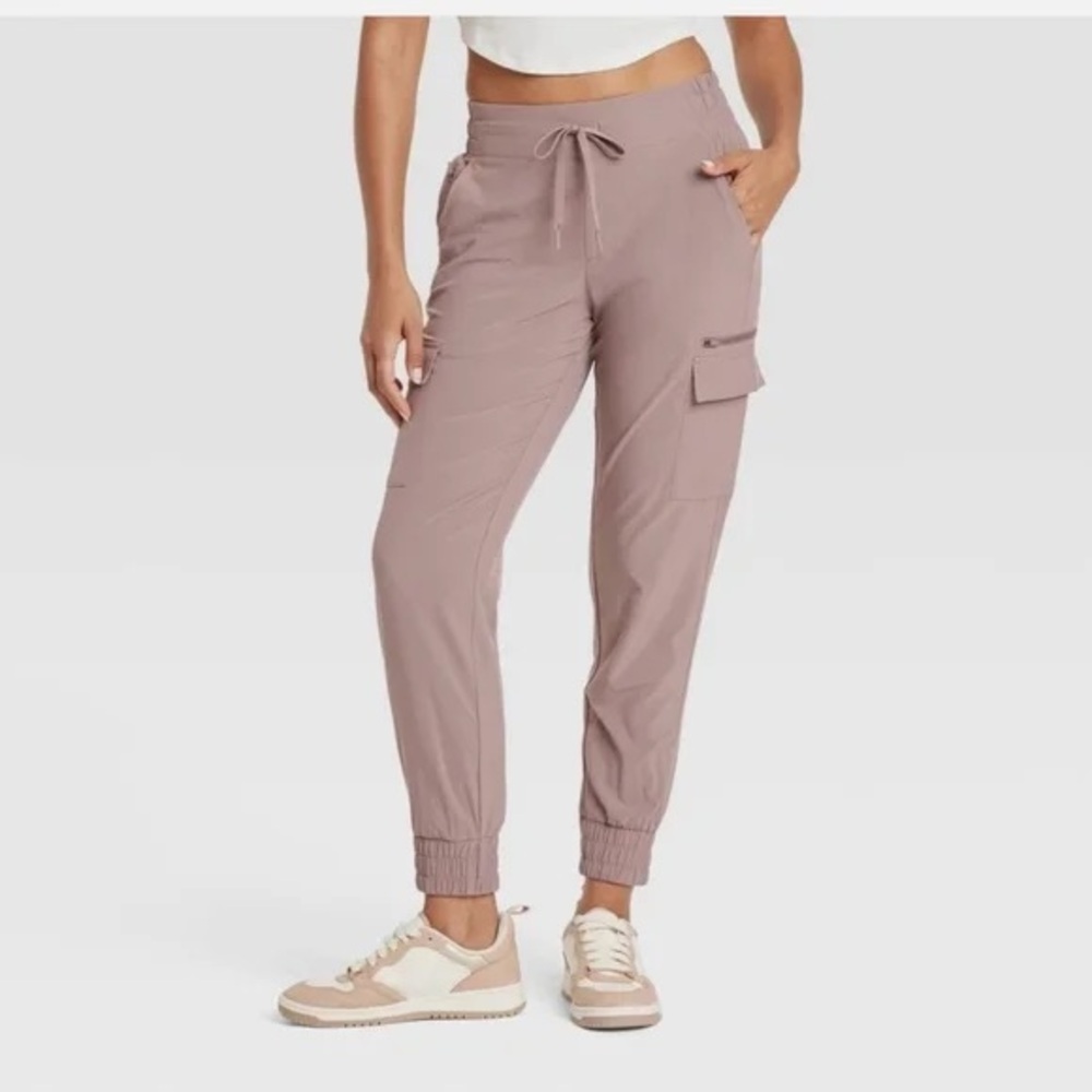 NWT ALL IN MOTION Women's Active Light Mid-Rise Cargo Joggers Sz S & XL ✨ - Picture 3 of 8